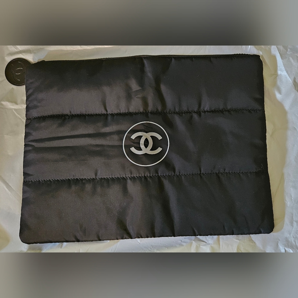 Chanel Puffer Quilted Pouch Handbag Cosmetic Travel Bag Authentic New GWP